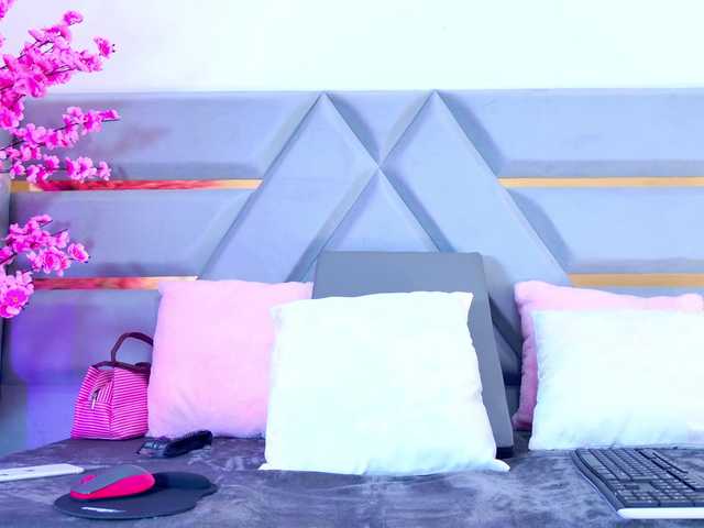 YesyHills live cam on BongaCams