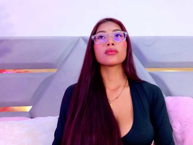 YesyHills live cam on BongaCams