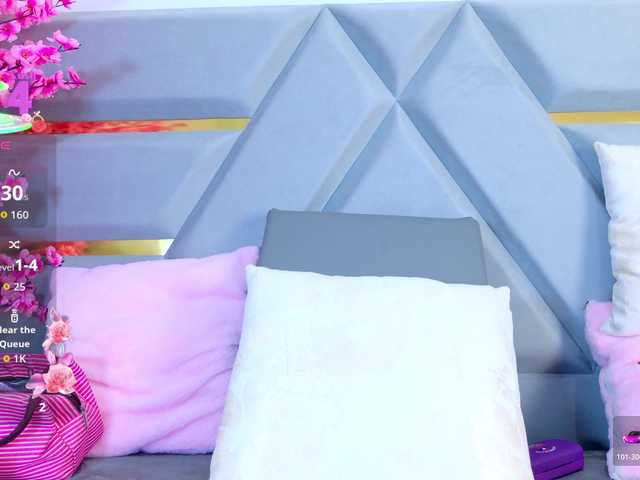 YesyHills live cam on BongaCams