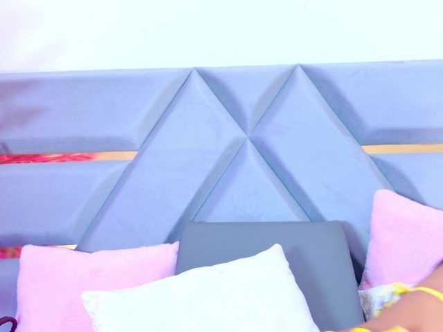YesyHills live cam on BongaCams