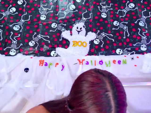YesyHills live cam on BongaCams