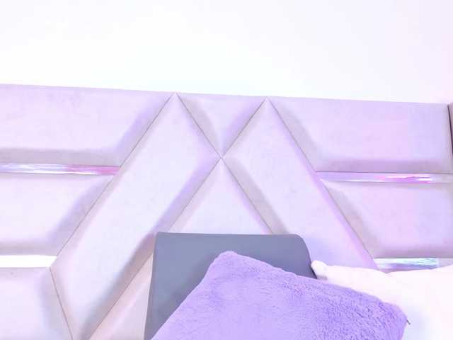 YesyHills live cam on BongaCams