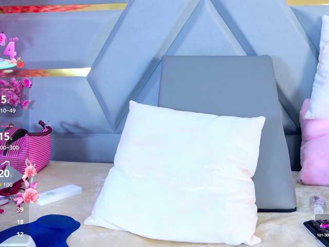 YesyHills live cam on BongaCams