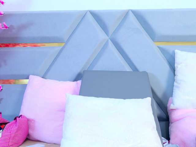 YesyHills live cam on BongaCams