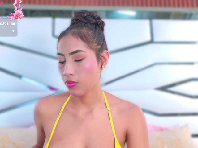 YesyHills live cam on BongaCams