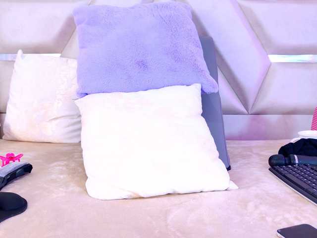 YesyHills live cam on BongaCams