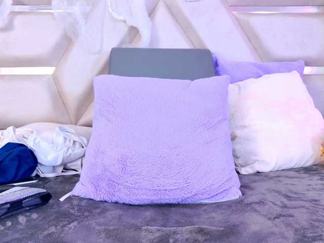 YesyHills live cam on BongaCams