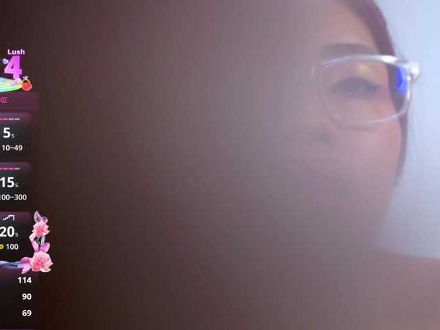 YesyHills live cam on BongaCams