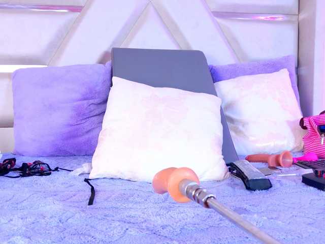 YesyHills live cam on BongaCams