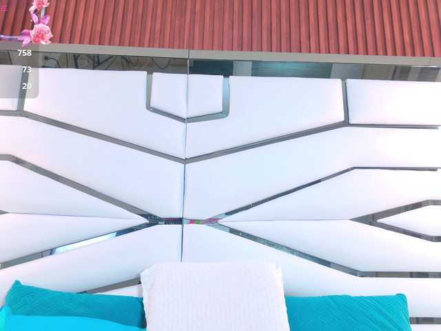 YesyHills live cam on BongaCams