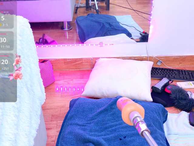 YesyHills live cam on BongaCams