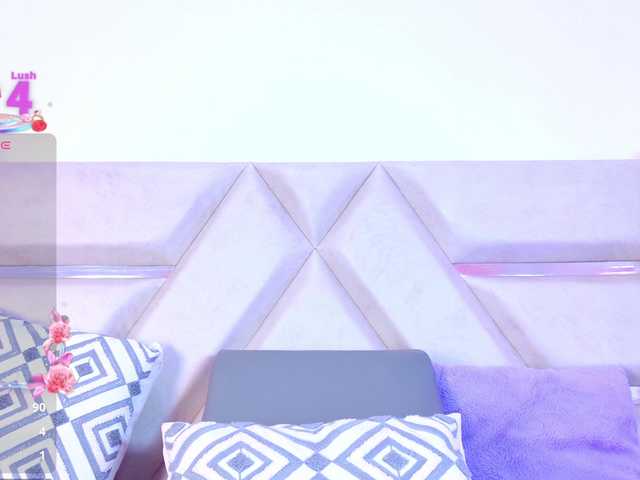 YesyHills live cam on BongaCams