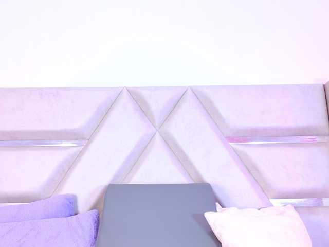 YesyHills live cam on BongaCams