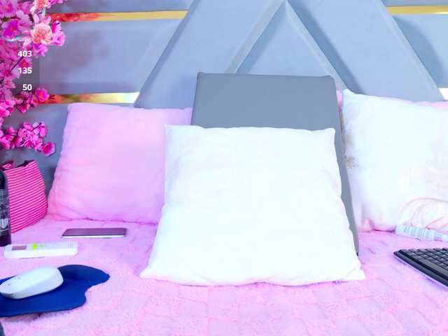 YesyHills live cam on BongaCams