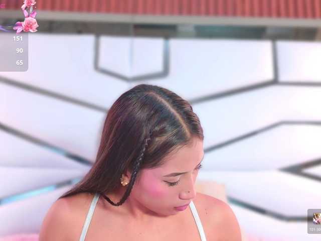 YesyHills live cam on BongaCams