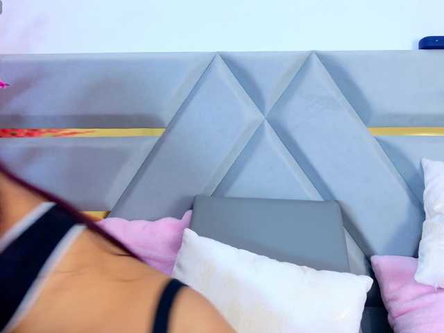 YesyHills live cam on BongaCams