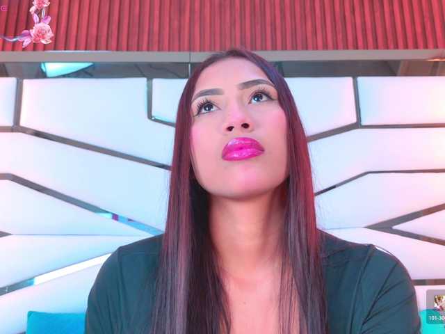 YesyHills live cam on BongaCams
