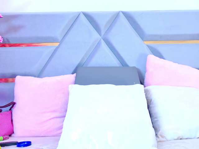 YesyHills live cam on BongaCams