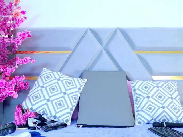 YesyHills live cam on BongaCams
