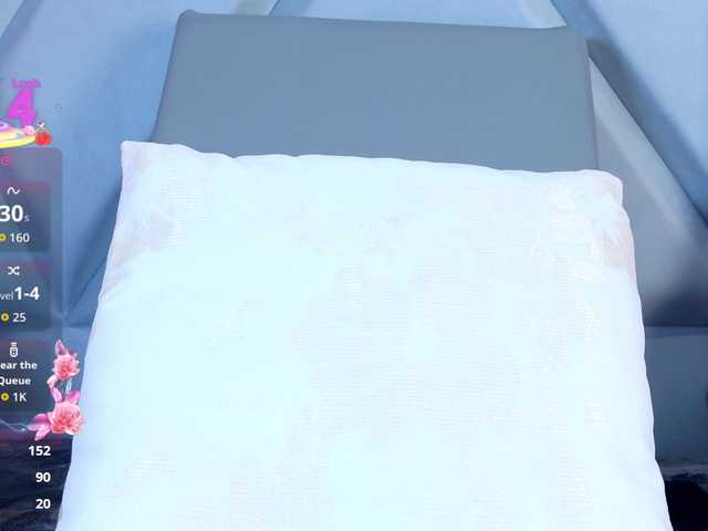 YesyHills live cam on BongaCams