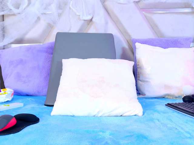 YesyHills live cam on BongaCams