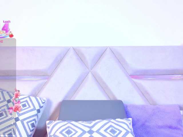 YesyHills live cam on BongaCams
