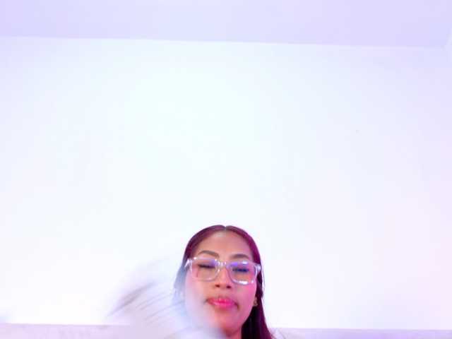 YesyHills live cam on BongaCams