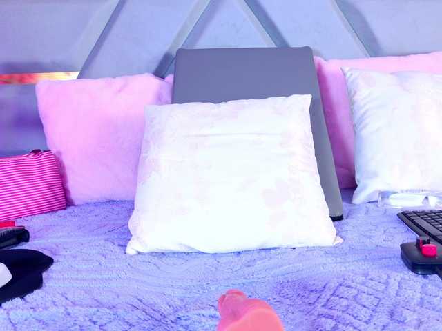 YesyHills live cam on BongaCams