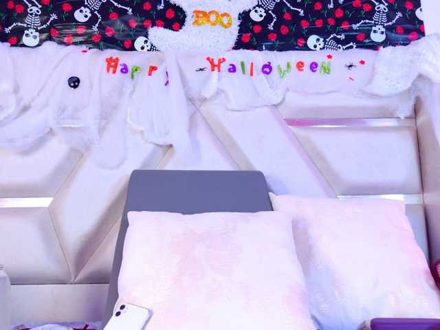 YesyHills live cam on BongaCams
