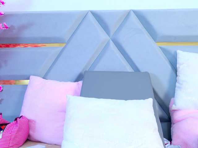 YesyHills live cam on BongaCams