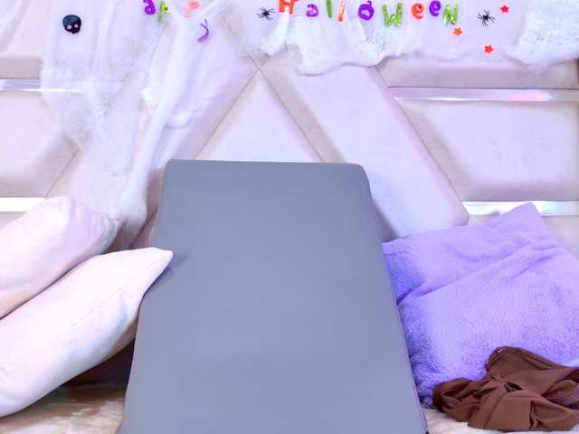 YesyHills live cam on BongaCams