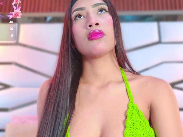 YesyHills live cam on BongaCams