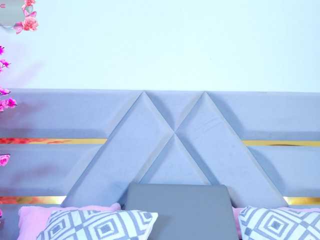 YesyHills live cam on BongaCams