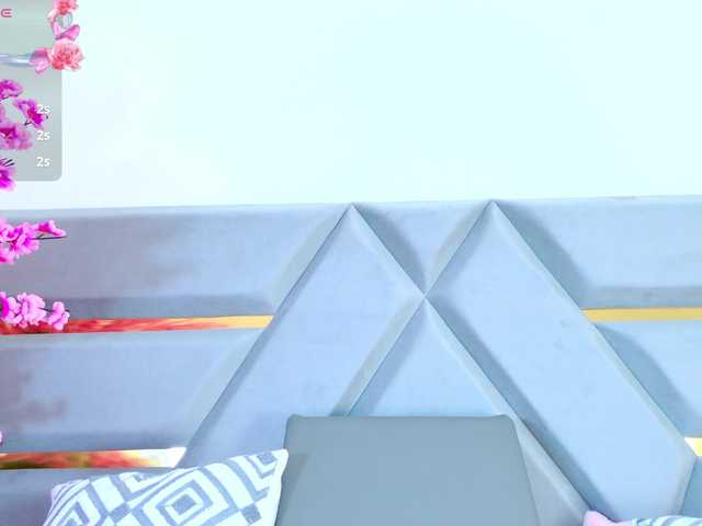 YesyHills live cam on BongaCams