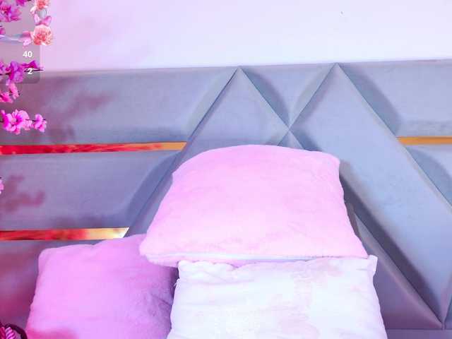 YesyHills live cam on BongaCams
