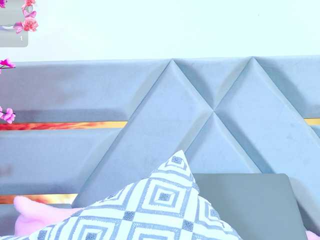 YesyHills live cam on BongaCams