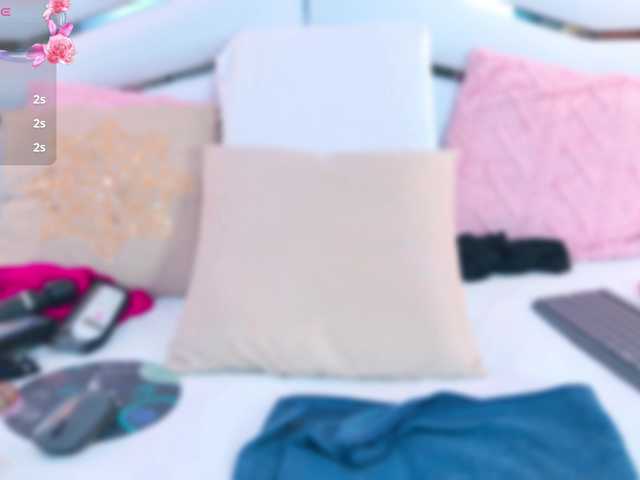 YesyHills live cam on BongaCams