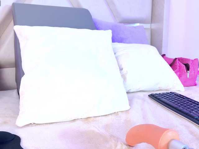 YesyHills live cam on BongaCams