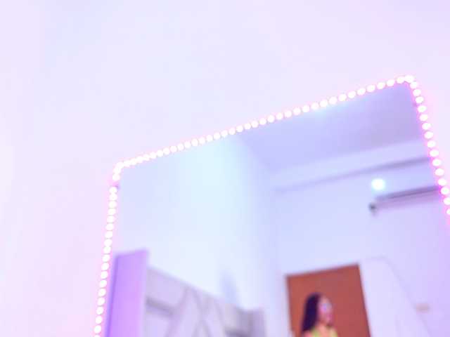YesyHills live cam on BongaCams