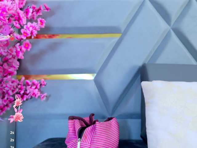 YesyHills live cam on BongaCams