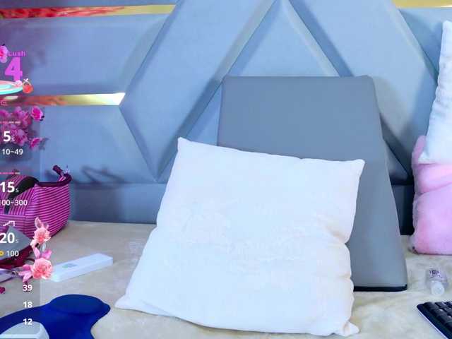 YesyHills live cam on BongaCams