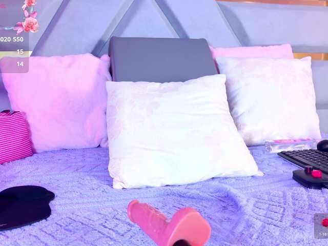 YesyHills live cam on BongaCams