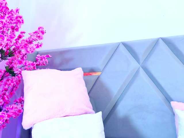 YesyHills live cam on BongaCams