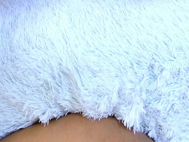 YesyHills live cam on BongaCams