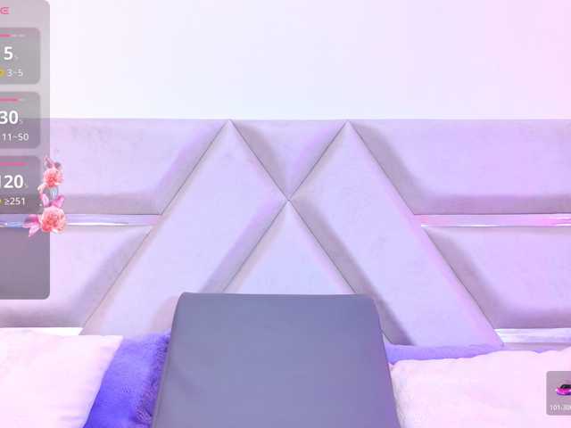 YesyHills live cam on BongaCams
