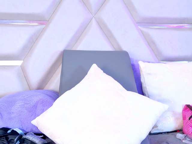 YesyHills live cam on BongaCams