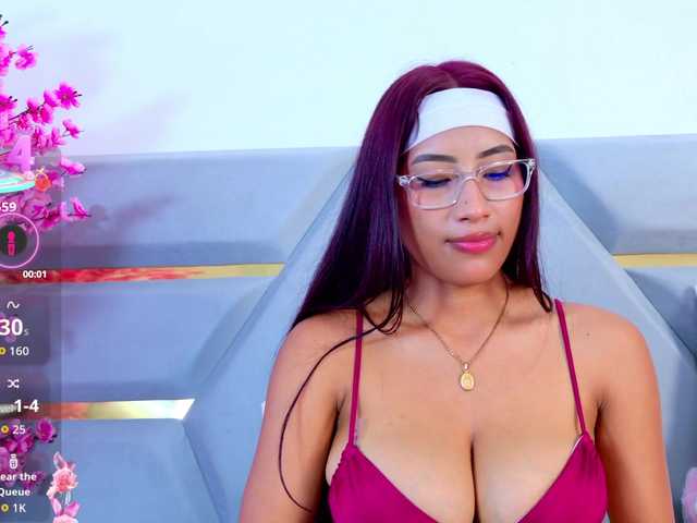 YesyHills live cam on BongaCams