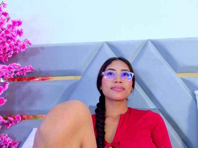 YesyHills live cam on BongaCams