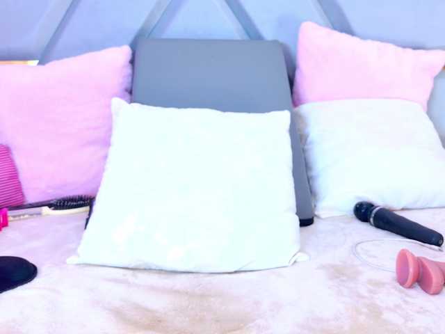 YesyHills live cam on BongaCams