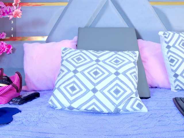 YesyHills live cam on BongaCams